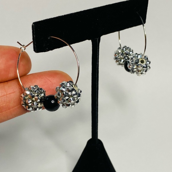 Handmade Silver hoop earrings with silver faceted beads - Picture 3 of 5
